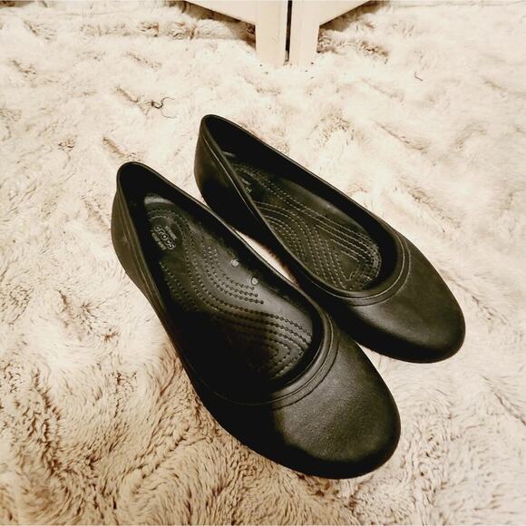 CROCS BLACK SLIP ON SUMMER SHOES SIZE 8 - Picture 3 of 7